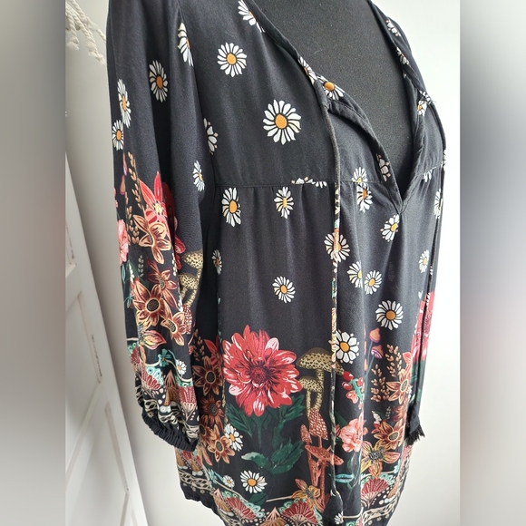 NATURAL LIFE MARIBEL BLACK FLORAL MUSHROOM TOP - Picture 7 of 11